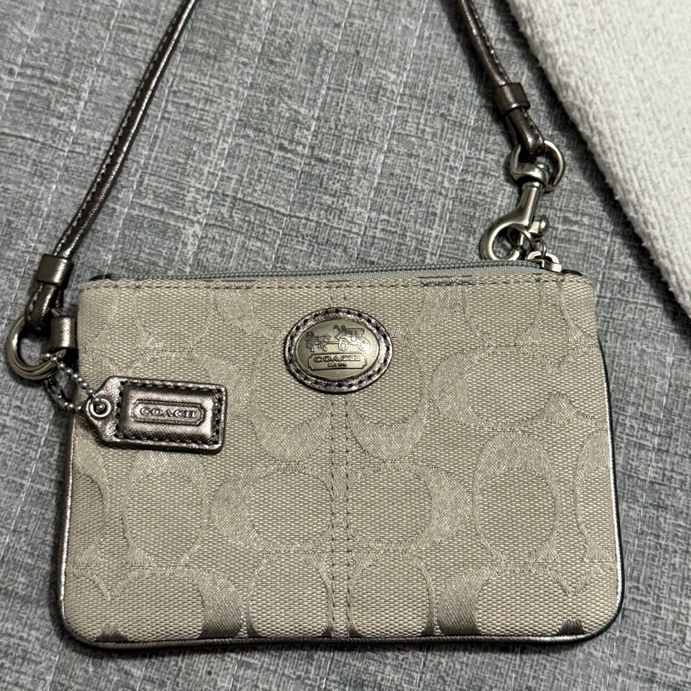 Coach Wristlet Gray Signature
